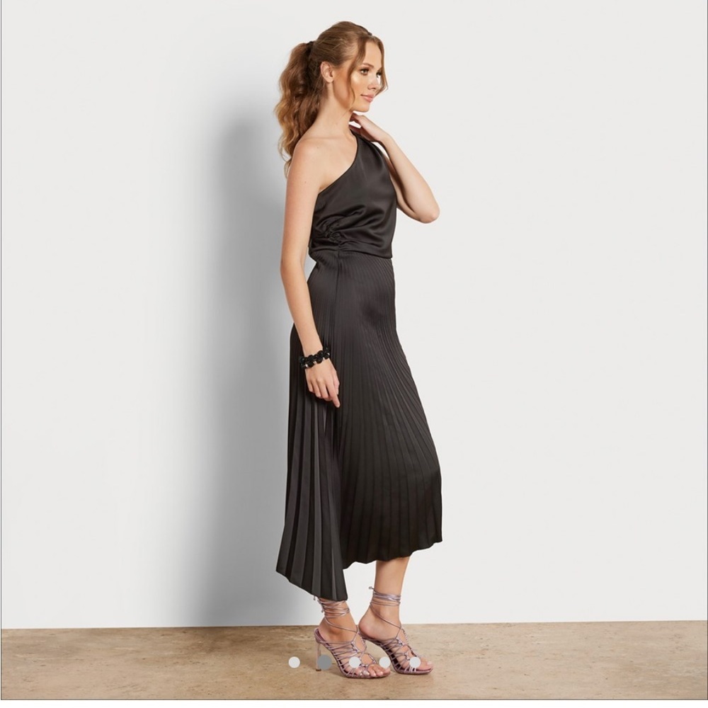 Sam Edelman One Shoulder Purple Ruched Dress NWT Size 2 - Picture 2 of 9